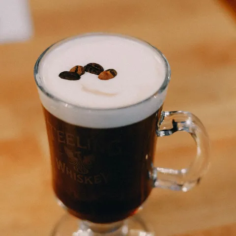 Irish Coffee kokteilis
