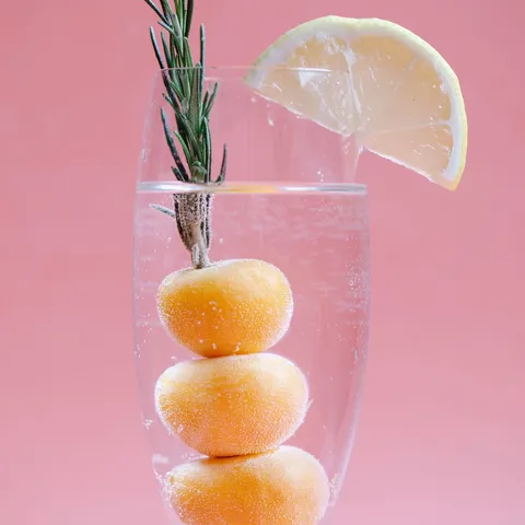 Apricot Fizz kokteilis